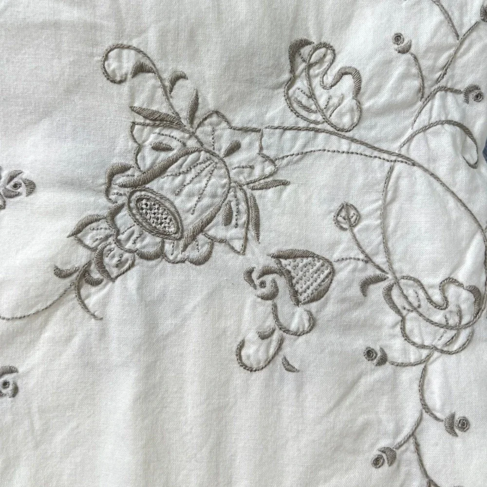 Vintage Antique Hand Embroidered White Linen Tablecloth Scalloped Cutwork Floral